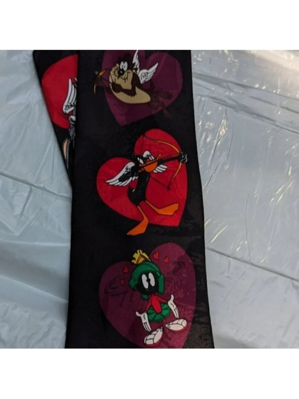 Looney Tunes Necktie mania lovestruck Hearts tie Bugs,Tweety, Marvin Taz, Daffy